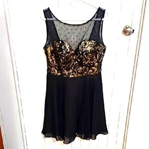 Hannah Black and Gold Mini Cocktail Dress NWOT Size 12.